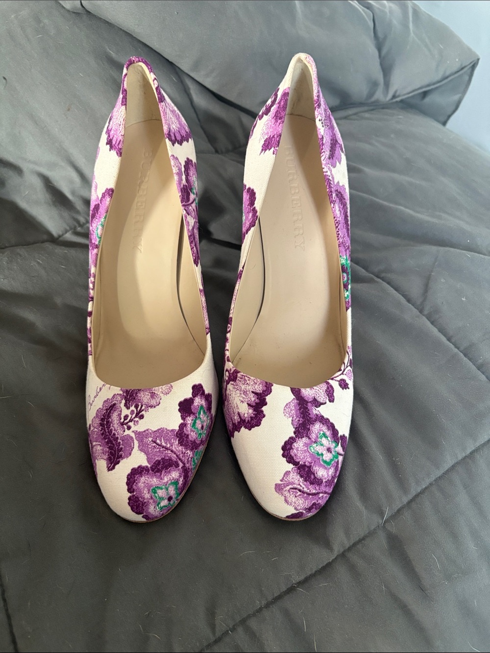 Burberry White Pumps with Purple Floral Embroidery 4 inch heel - Picture 5 of 5